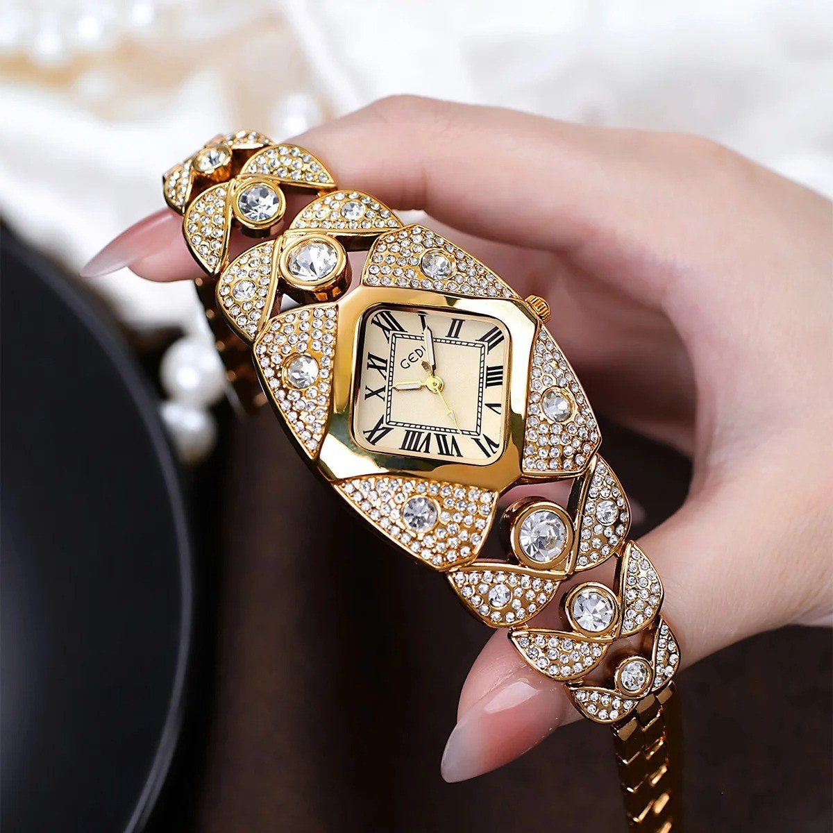 GEDI Women's Luxury Diamond Quartz Watch – Waterproof Retro Bracelet Wristwatch